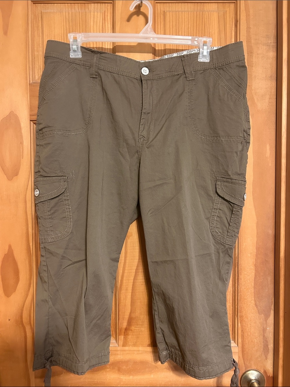 Women’s Lee Cargo Capris Medium Brown Size 18W Medium Like New